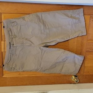 Lee relaxed fit tan capri pants size 16